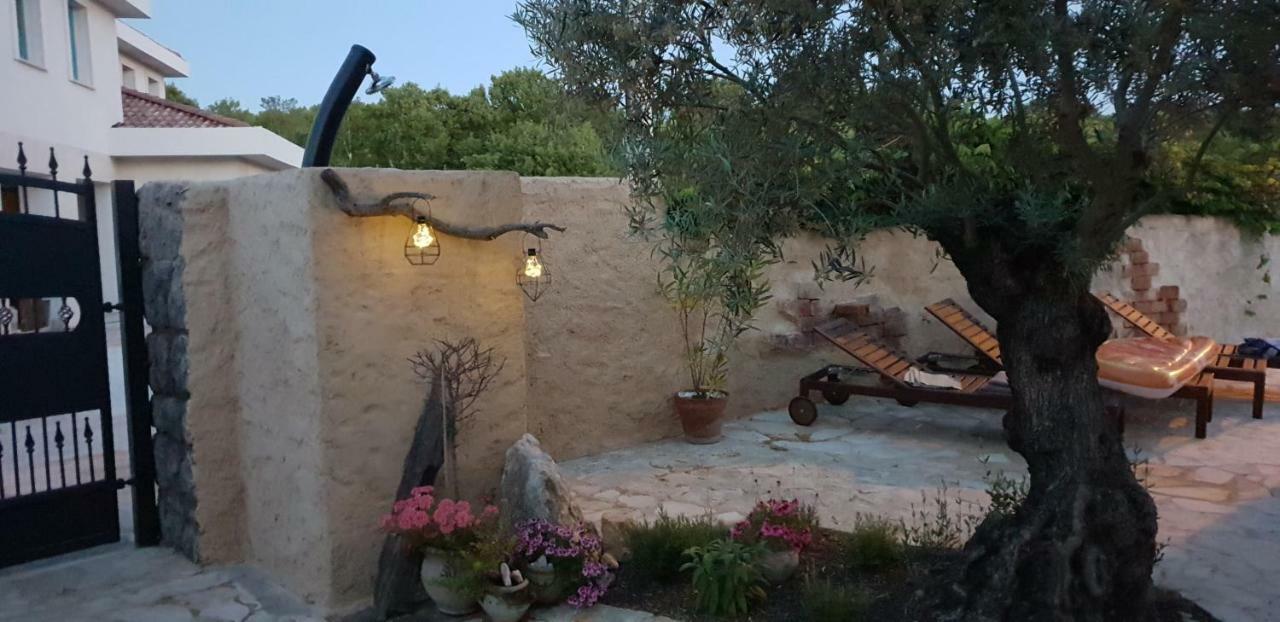 Holiday Home Olea Malinska Exterior photo